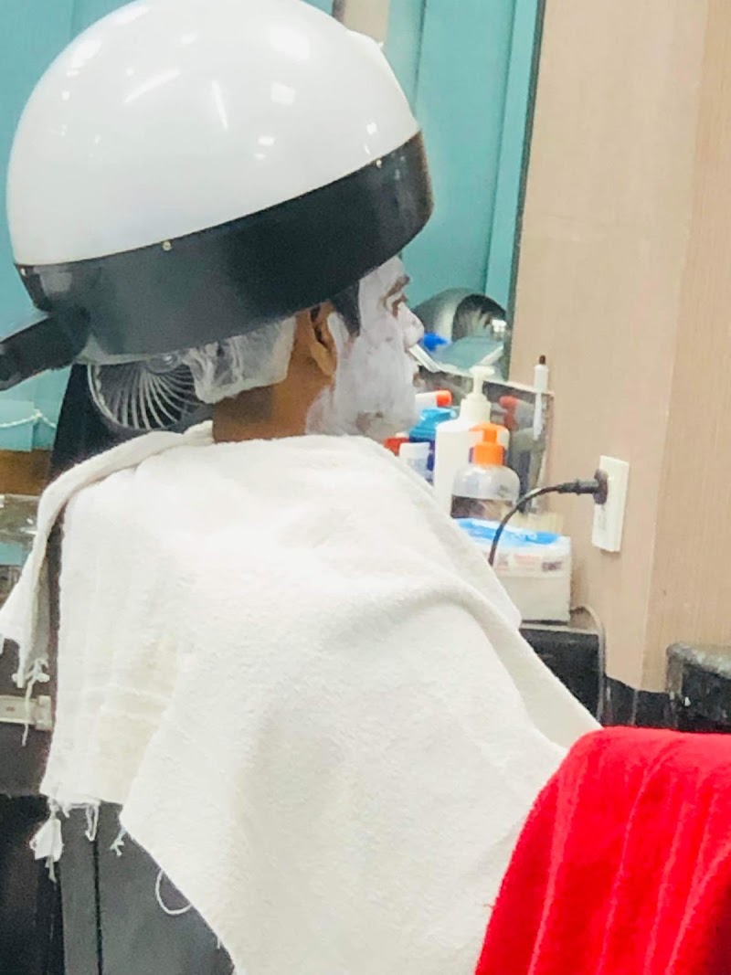 Fashion haircut seloon