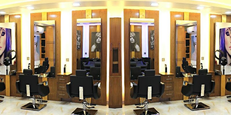 Ayesha's Makeover Salon & Spa (Wari Branch)